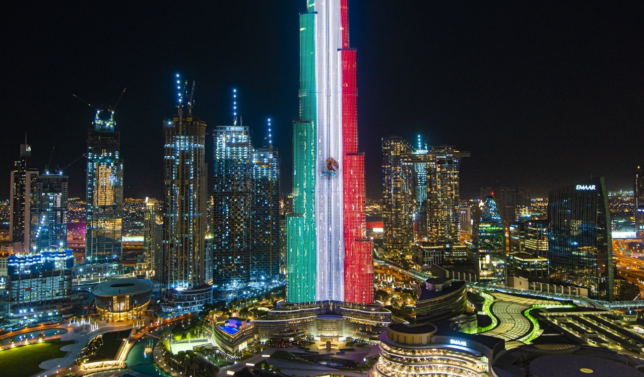 El rascacielos más alto del mundo se iluminó con la bandera de México